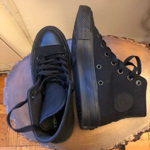 Black converse high-top sneakers size 6